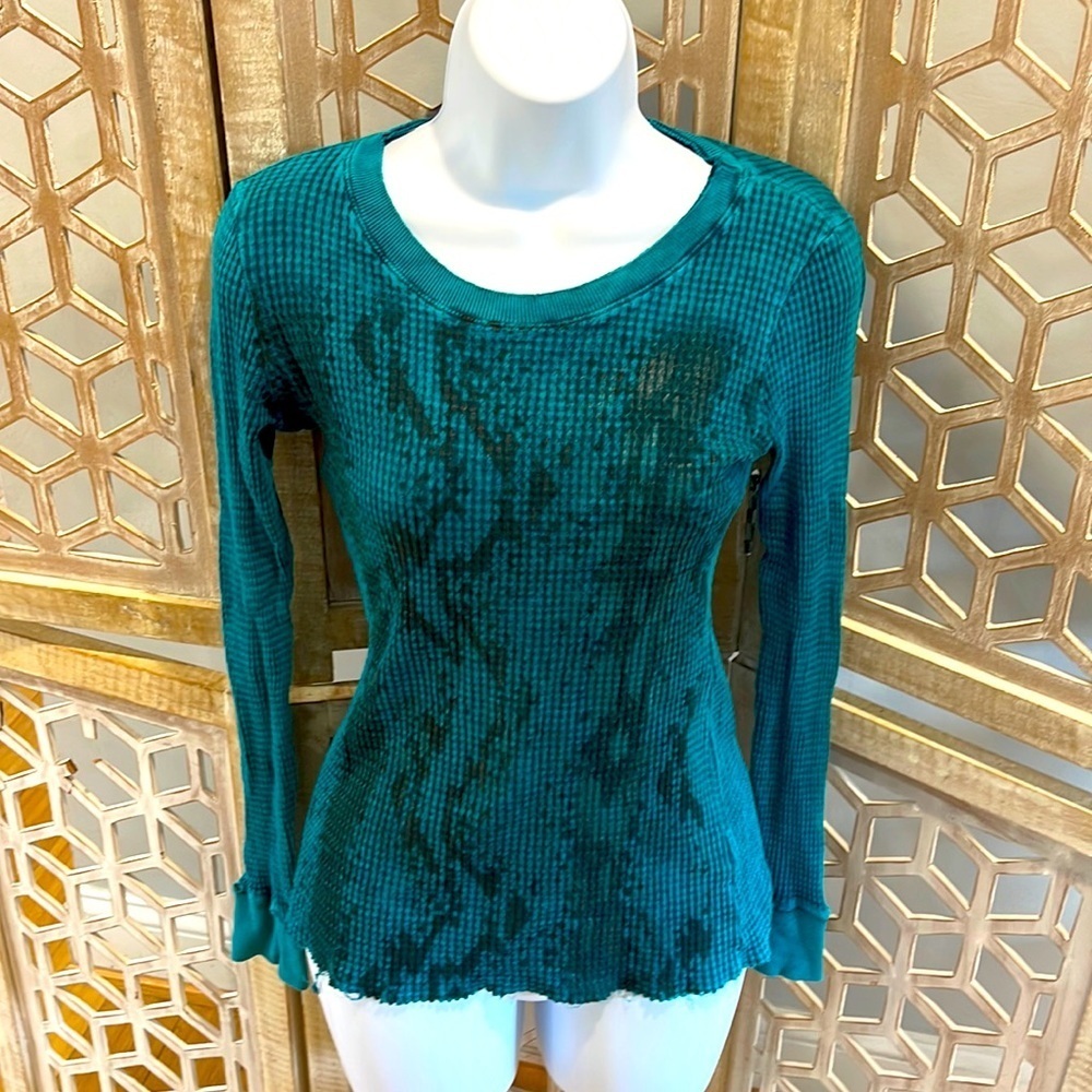 Daytrip by Buckle Long Sleeve Ribbed Thermal top with Raw hem